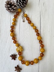 COLLANA CON ELEFANTINO IN RESINA SENAPE