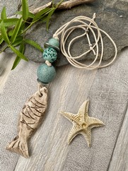 CIONDOLO IN CERAMICA PESCE BEIGE AZZURRO