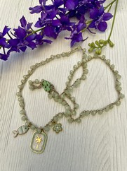 COLLANA UNCINETTO CORTA TARGHETTA PALMA VERDE