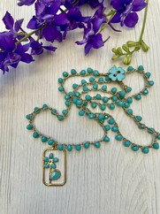 COLLANA UNCINETTO CORTA TARGHETTA FIORE TURCHESE