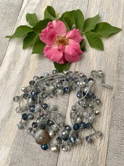 COLLANA UNCINETTO GRIGIO BLU SPECCHIATO