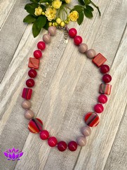 COLLANA IN RESINA SFUMATURE DI ROSA E FUXIA