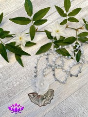COLLANA UNCINETTO FOGLIA GIMGKO BIANCO